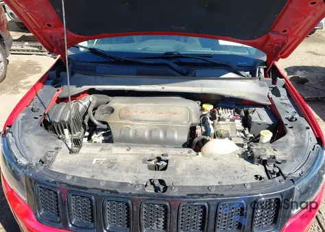 2018 Jeep Compass Altitude 4X4 z USA, uszkodzony, nr VIN 3C4NJDBB3JT395840